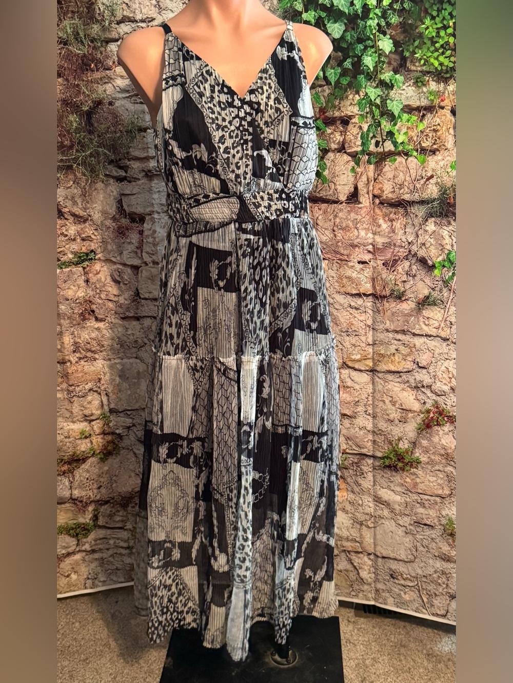 Lapis Black and White Abstract Floral Animal Printed V-Neck Flowy Maxi Dress - Picture 1 of 4